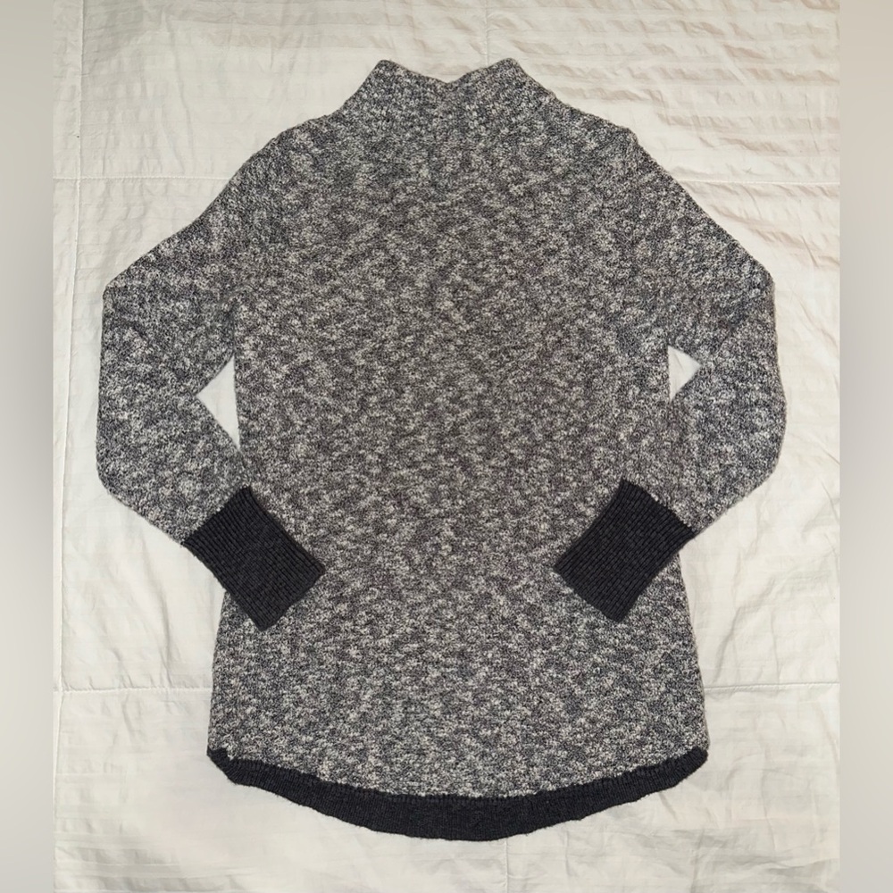 L.L. BEAN SIGNATURE Black and Gray Knit Pullover
